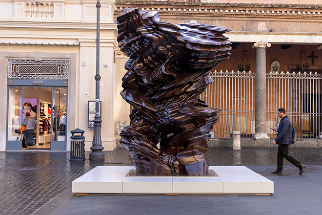 Tony Cragg - Stuck, Piazza di San Lorenzo in Lucina, Roma. Photo credit: Monkeys Video Lab