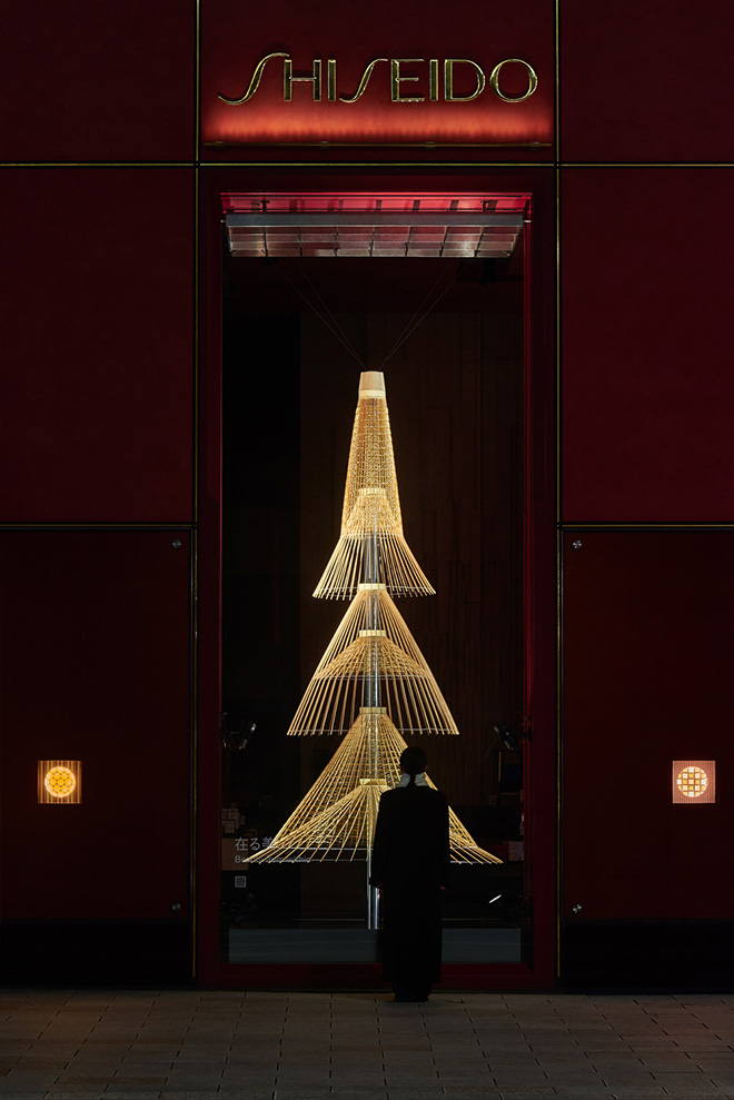 Wagasa (Japanese umbrella), Christmas tree. Photo credit: Masayuki Hayashi