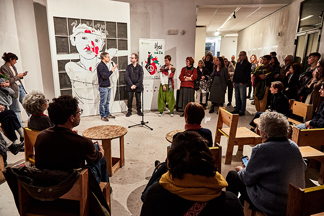 Gianluca Costantini - This shoe was not red, Voci per Gaza. Incontri, letture, mostre, musica per promuovere pace e diritti umani, Educaid. Ala Nuova del Museo della Città, Rimini. Photo credit: Francesco Arrigoni