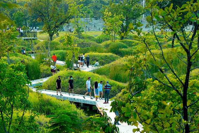 Turenscape - Benjakitti Forest Park, Bangkok. Photo credit: Turenscape&Arsomsilp