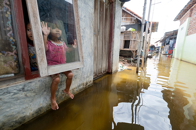 WINNER, BEST SINGLE IMAGE IN PLANET EARTH - LANDSCAPE, CLIMATE & WATER PORTFOLIO, Alain Schroeder, Belgium. Jeruksari near Pekalongan, Indonesia