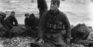 Walter Rosenblum: D-Day +1 Rescue, Omaha-Beach. Normandy, 1944