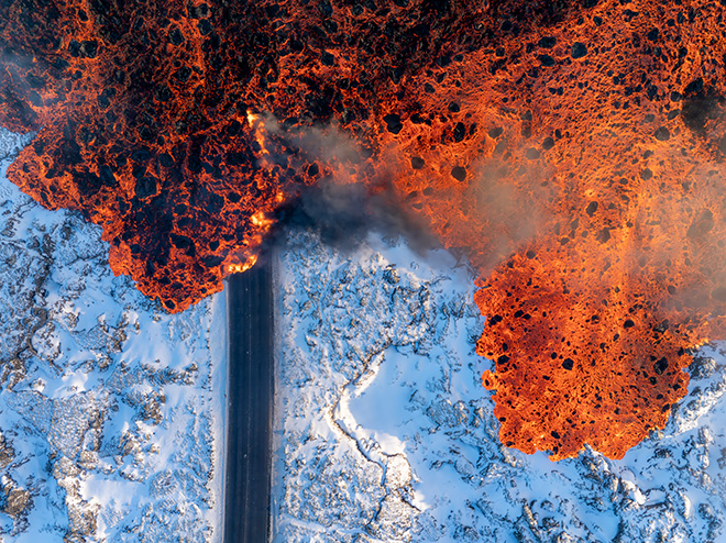 ©Ael Kermarec (Iceland) - Volcanic eruption on the Reykjanes peninsula, Iceland, Svartsengi, Reykjanes, Iceland. Gold prize. Category: Nature photojournalism. World Nature Photography Awards 2025